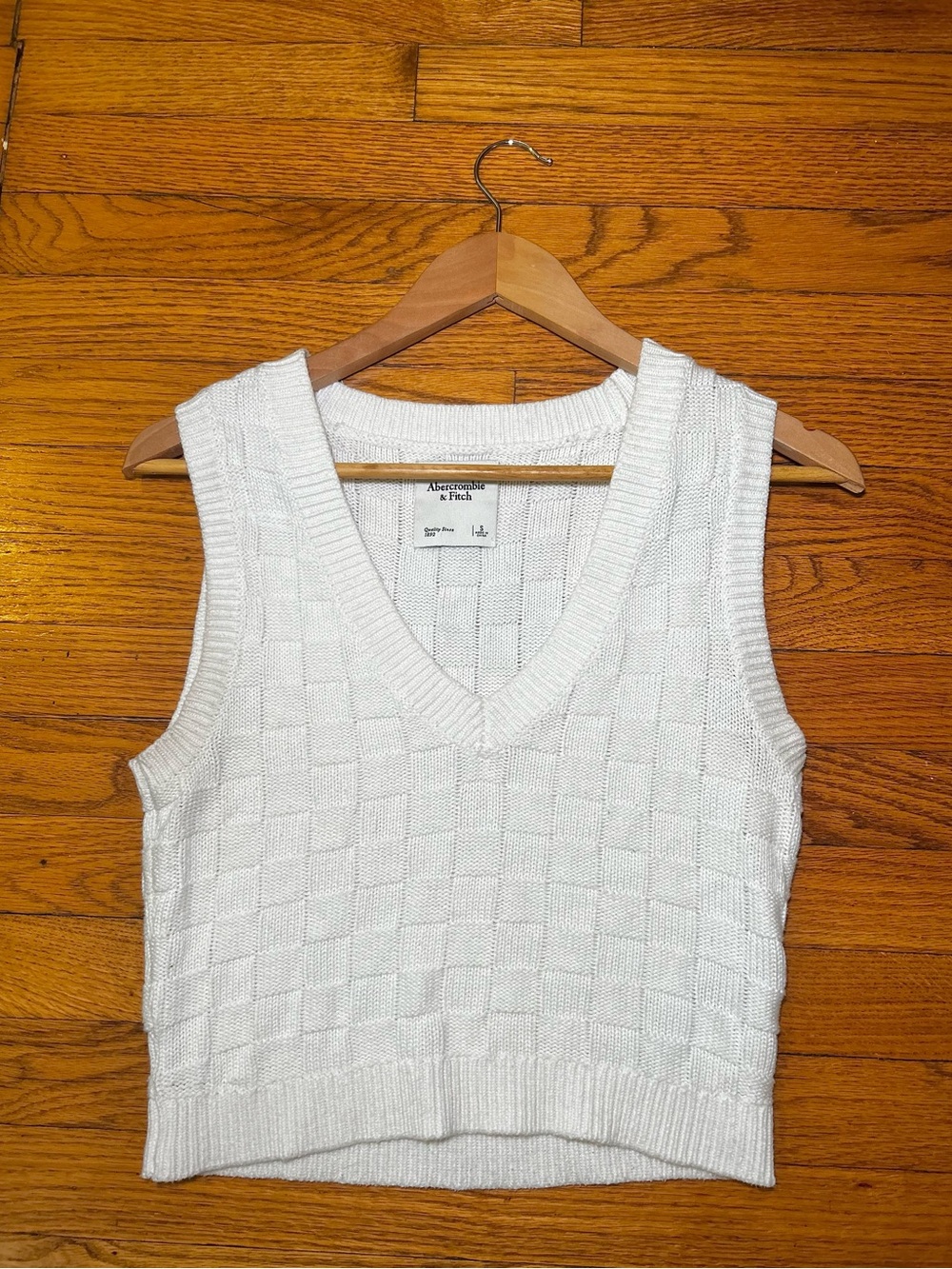 Abercrombie & Fitch Checkerboard Knit V-Neck Sweater Vest White Small